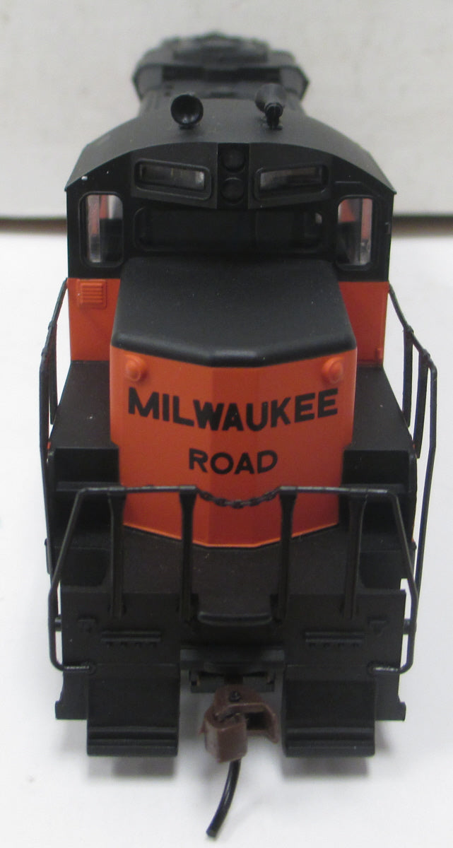 Walthers 931-111 HO Scale GP9M Diesel Locomotive #974