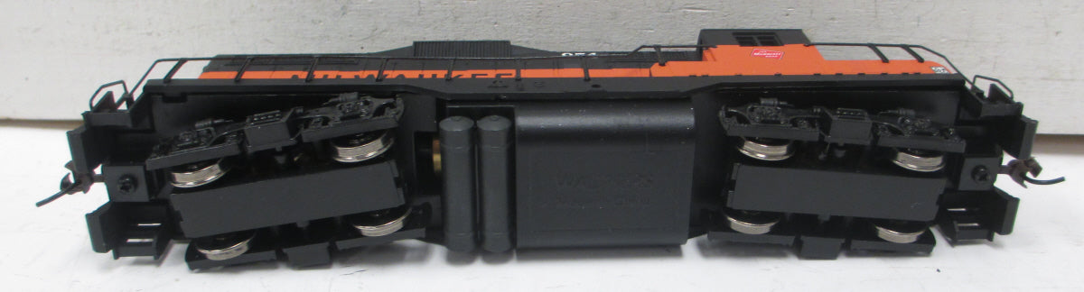 Walthers 931-111 HO Scale GP9M Diesel Locomotive #974