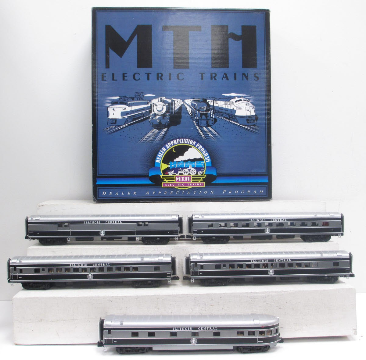 MTH 20-65153 O IC 70' Streamlined Smooth Sided Passenger Car Set (Set of 5)