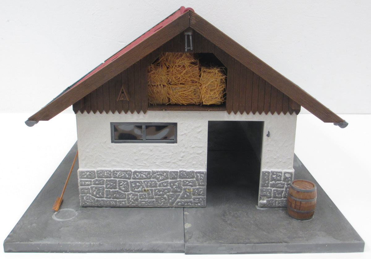 Pola 1841 G Scale Cow Barn Kit