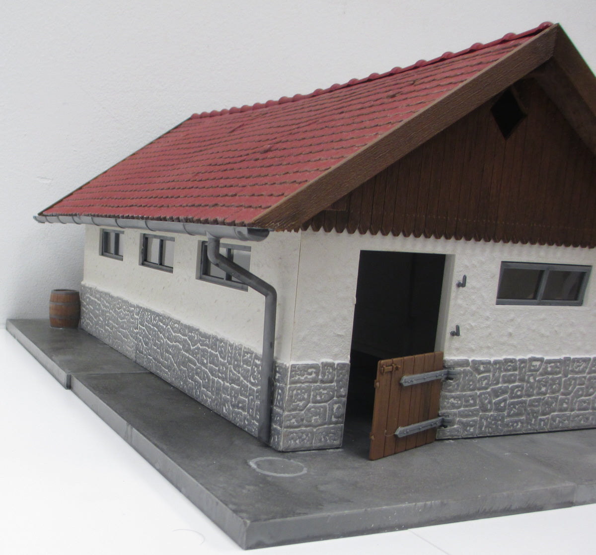 Pola 1841 G Scale Cow Barn Kit