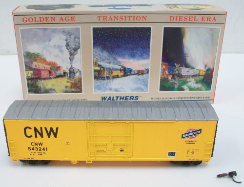 Walthers 932-4757 50' Insulated Chicago and North Western Boxcar