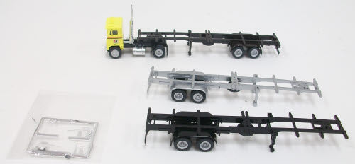 Con-Cor 0004-008399 HO 40' Freightliner Ryder Tractor with 3 Container Chassis