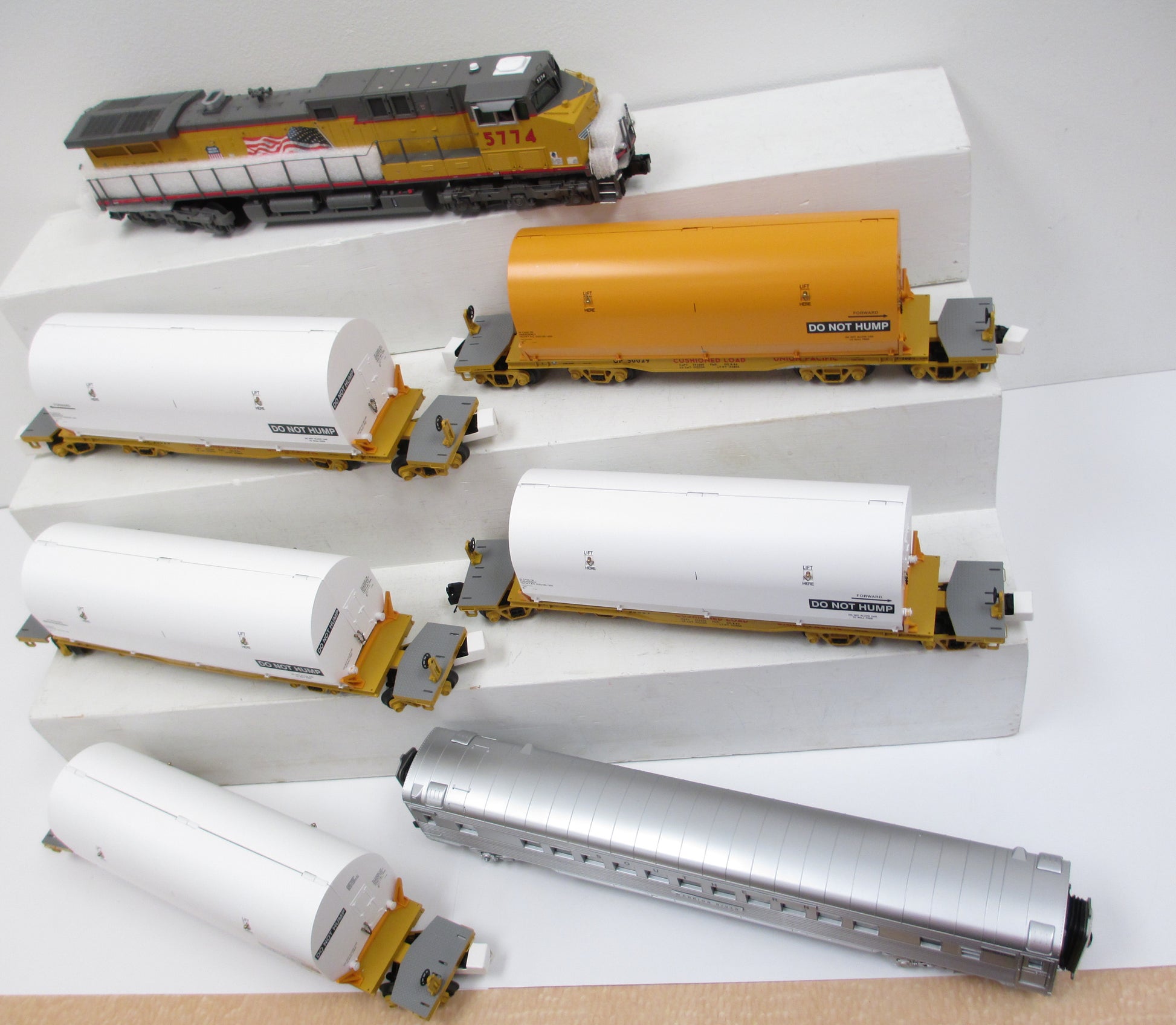 MTH 20-20013-1 O NASA AC4400 Diesel Locomotive Set w/PS 2.0 (7 Pc Set)