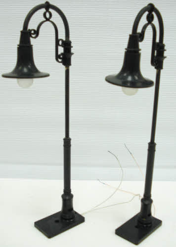 Lionel 75 Vintage O Gooseneck Street Lights (Set of 2)