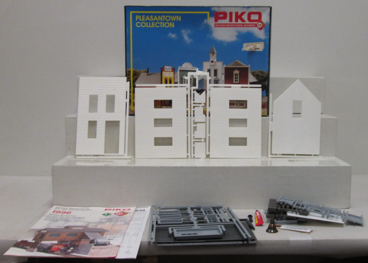 Piko 62215 G Scale Little White Schoolhouse Building Kit