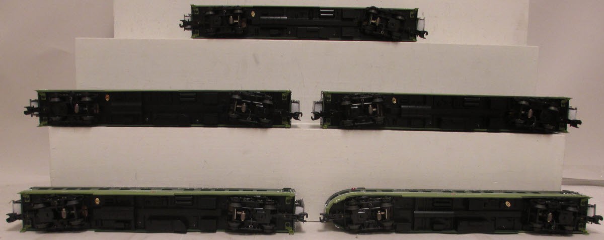 MTH 20-65238 Northern Pacific 5-Car 70' Smooth Passenger Set - RARE!