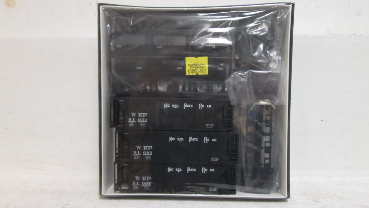 Kato 38-0109 Nickel Plate Road ACF 70 Ton Covered Hopper 3-Car Model Kit