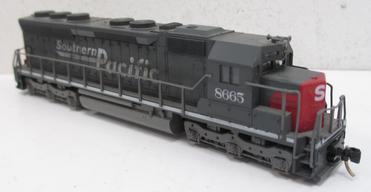 Kato 176-3117 N Scale Southern Pacific SD-45 Diesel Locomotive #8665