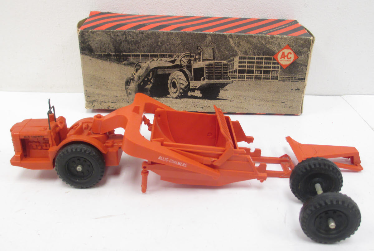 Lionel 6817-100 Vintage O Allis-Chalmers Motor Scraper in Separate AC Box - RARE