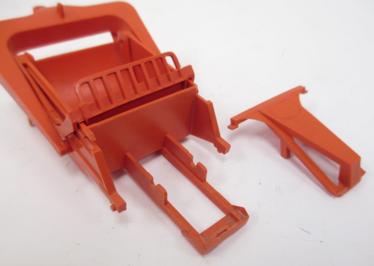 Lionel 6817-100 Vintage O Allis-Chalmers Motor Scraper in Separate AC Box - RARE