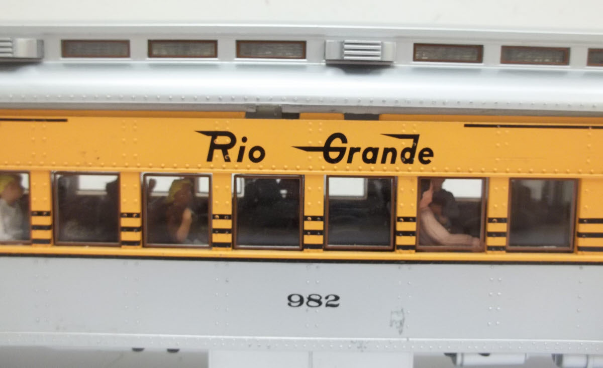 Aristo-Craft 31909 Denver & Rio Grande Western Heavyweight Passenger Set (4)
