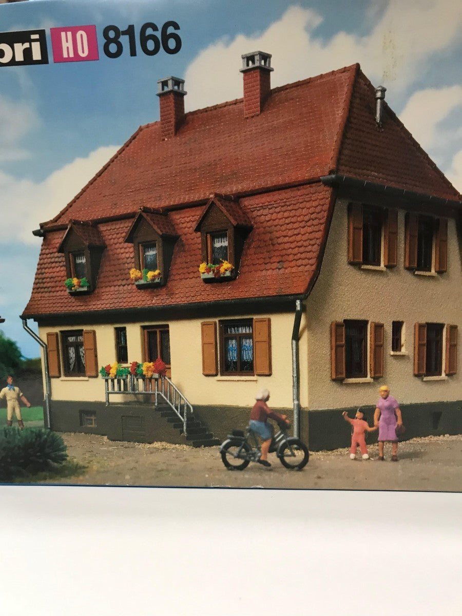 Kibri 8166 HO Family House Building Kit