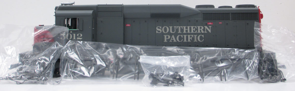 USA Trains 22453 G Southern Pacific GP30 Powered Diesel Locomotive