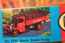 Con-Cor 001-007011 HO Mack Truck Kit, 1926 Mack Stake Body