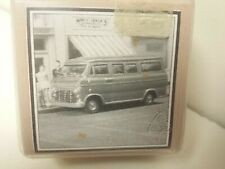 Magnuson Models 439-957 HO 1970's Passenger Van Kit
