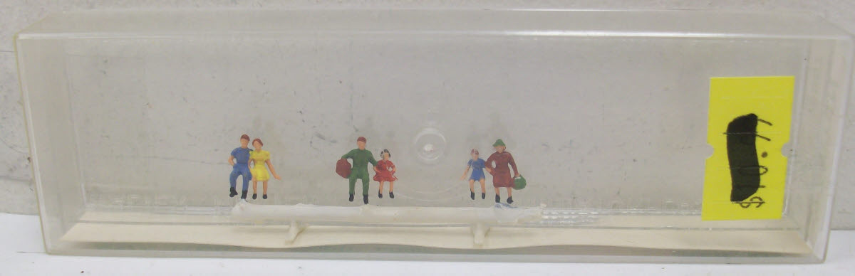 Merten 867 N Sitting Travelers Figures (Set of 3)