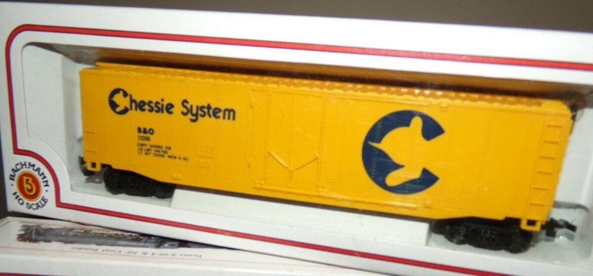 Bachmann 71049 HO Chessie 51' Plug Door Box Car