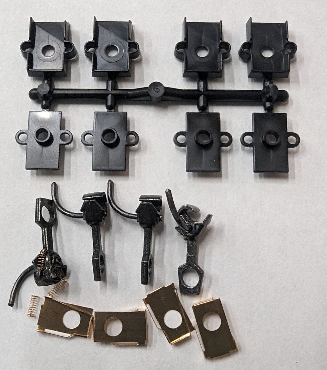 Kadee 5 HO Scale Universal Metal Coupler and Insulated Draft Gear (2 Pairs of 2)