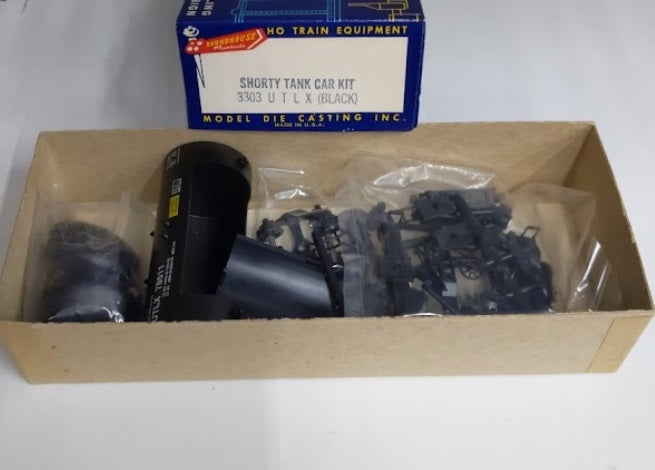 Roundhouse 3303 HO Scale UTLX Shorty Tank Car Kit