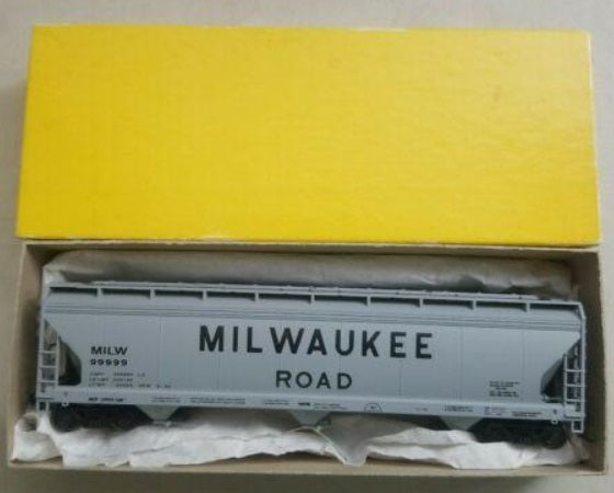 Accurail 2007 HO Milwaukee ACF 3-Bay Center Flow Kit