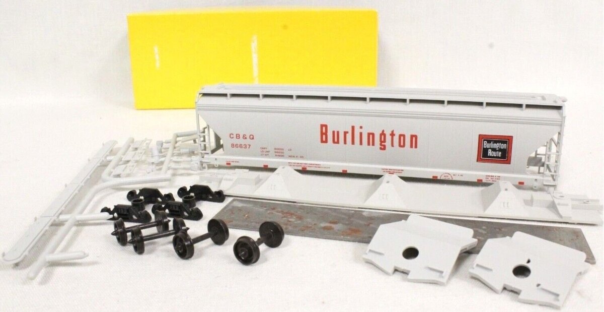 Accurail 2017.1 HO CB&Q ACF 3 Bay CVD Hopper Kit
