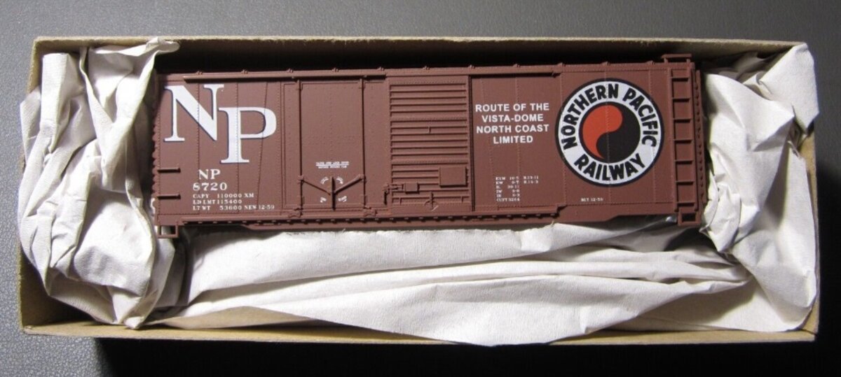 Accurail 3810 HO Scale Northern Pacific 40' Combo Door Boxcar Kit