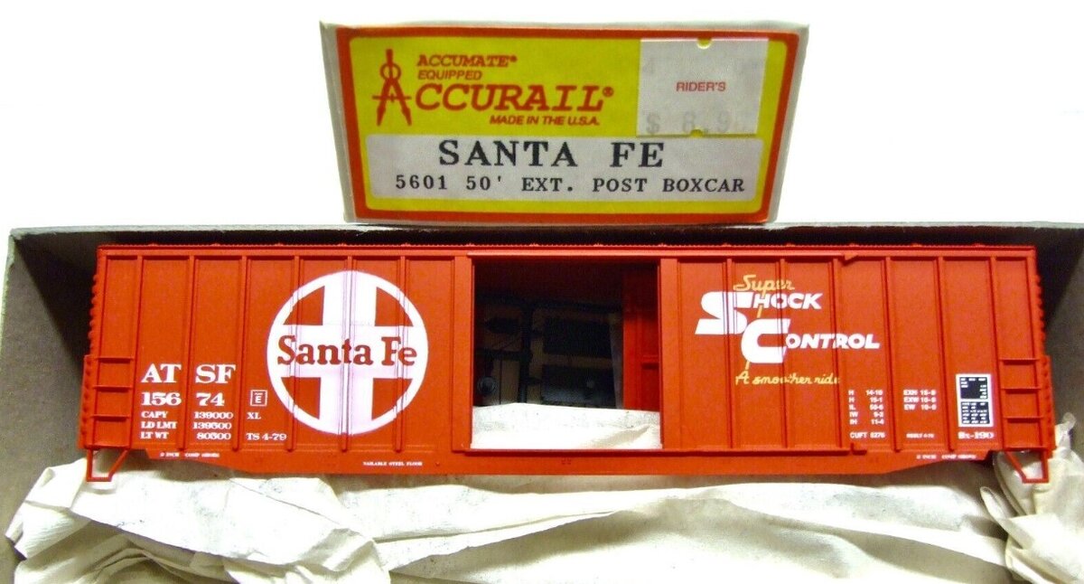Accurail 5601 HO Santa Fe ATSF 50' Ext Post Boxcar Kit