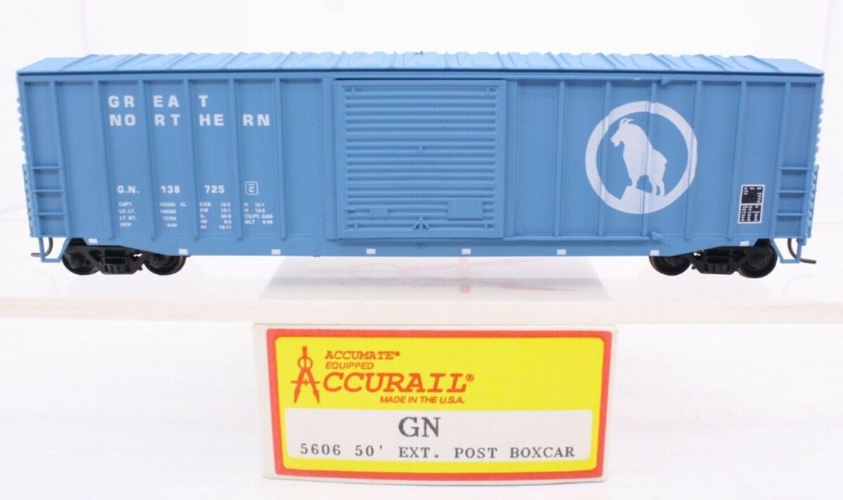 Accurail 5606 HO Great Northern 50 Ext Post Boxcar Kit Trainz