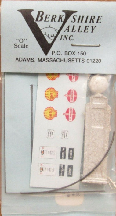 Berkshire Valley 612 O 1940s Shell/Standard Gas Pump Kit