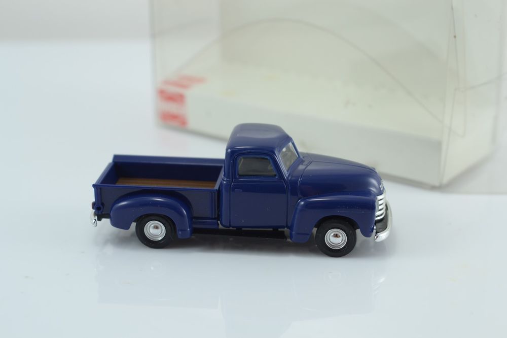 Busch 5643 HO Navy Chevy Pick-Up With Lights