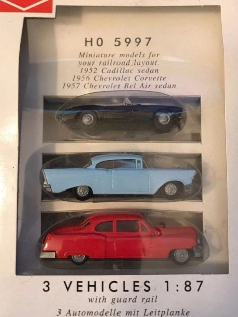 Busch 5997 HO 1950s American Autos w/Guard Rail (Pack of 3)