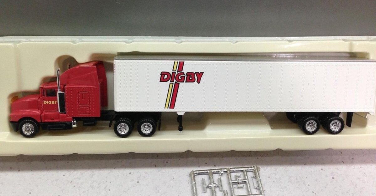 Con-Cor 0004-001082 HO Red & White Digby T600A K.W. W/48' Tractor Trailer