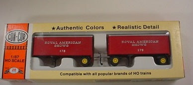 Con-Cor 8133 HO Royal American Smooth Side Shows Trailer (Pack of 2)