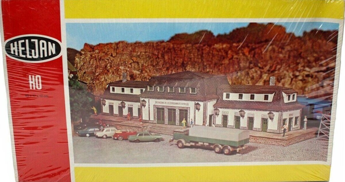 Heljan 151 HO Scale Passenger Station 40 x 17 x 12 cm Building Kit – Trainz