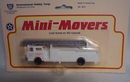 IHC 4212 HO White Ladder Fire Truck