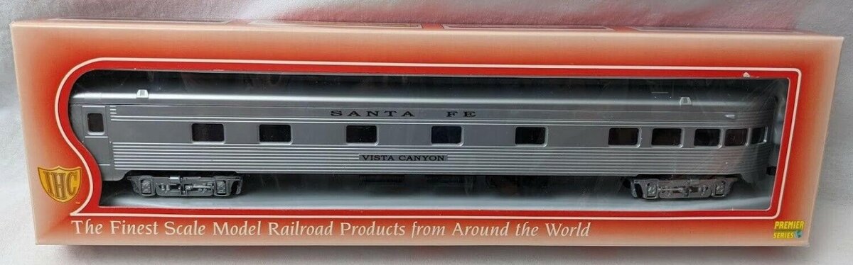 IHC 47783 HO Santa Fe Vista Canyon Corrugated Side Observation Car