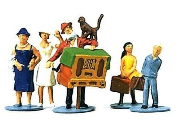 Merten 2209 HO Recreation Organ Grinder & Pedestrians Figures (Set of 5)
