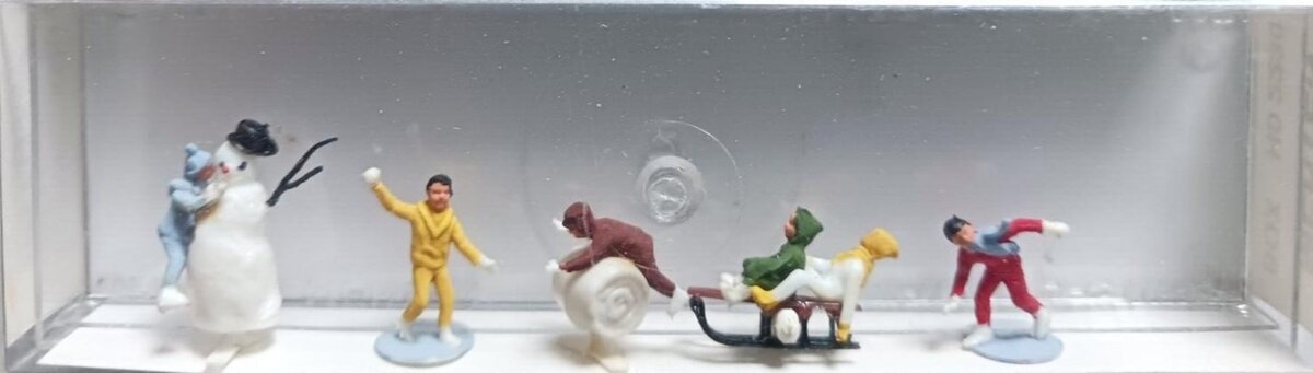 Merten 2230 Children With Snowman and Sled (Pack of 7)