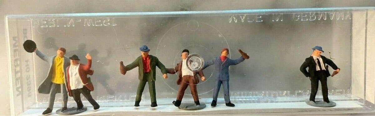 Merten 2398 HO Happy Drunkards Figures (Set of 6)