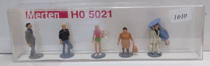 Merten 5021 HO Street Pedestrians (Pack of 6)