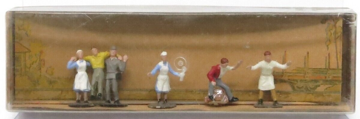 Merten 982 HO Scale Red Cross First Aid Figures (Set of 6)