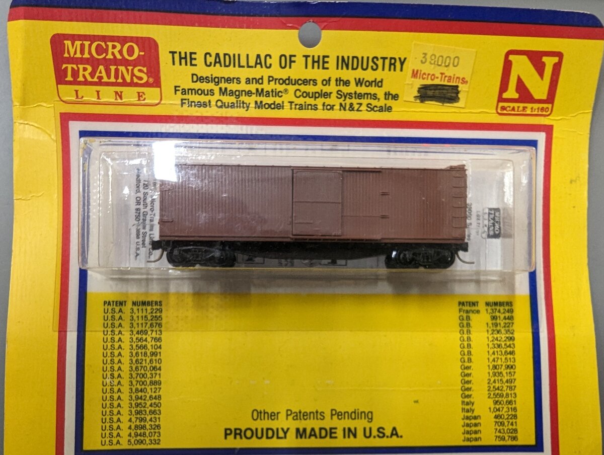 Micro-Trains 03900000 N Undecorated 40' Single Door Double Sheathed Boxcar