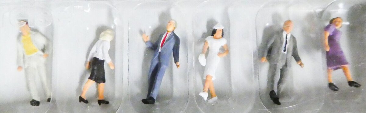 Preiser 10116 HO Walking Passers-By Figures (Set of 6)