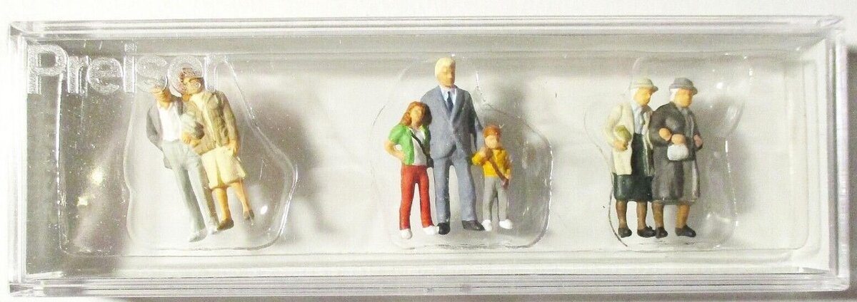 Preiser 10325 HO Shopping Promenade Figures (Set of 7)