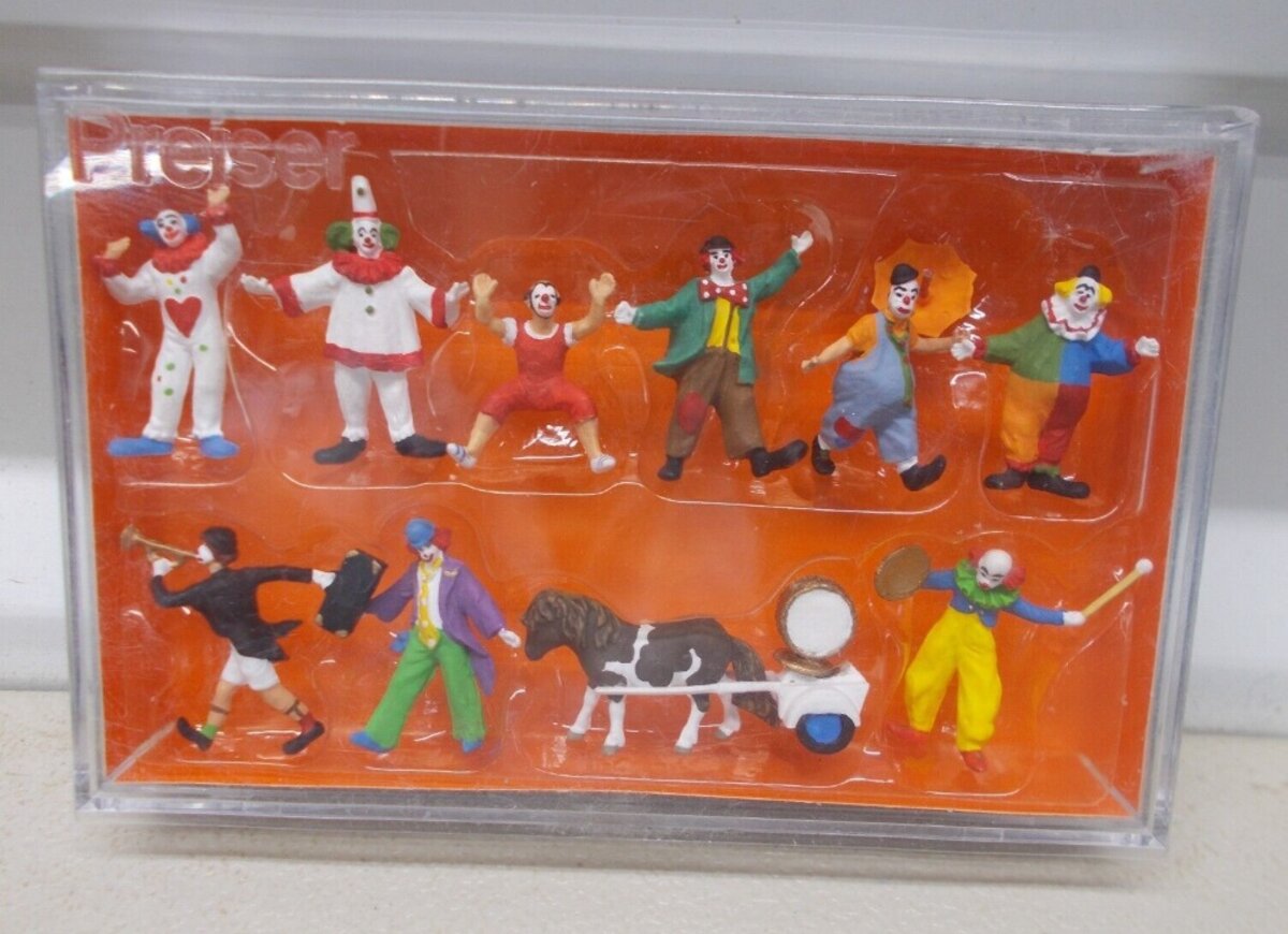 Preiser 20258 HO Scale  Circus Clowns with Pony Figures (Set of 10)