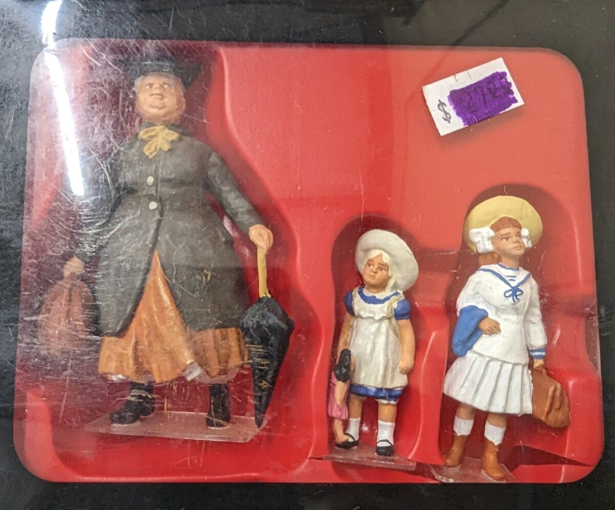 Preiser 45061 G Aunt Tully W/Nephew & Niece Figures (Set of 3)