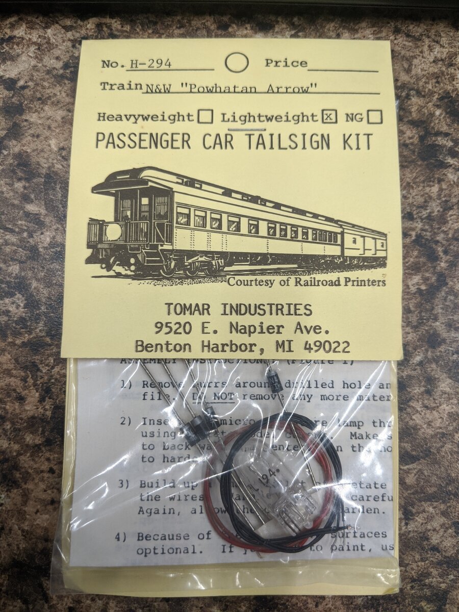 Tomar Industries 294 HO N&W Powhatan Arrow Lightweight Rectangular Tail Sign