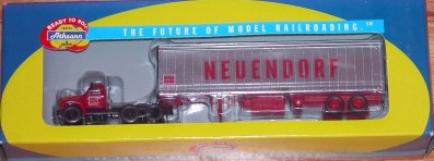Athearn 93187 HO RTR Neuendorf Mack B Tractor W/40'''' Trailer