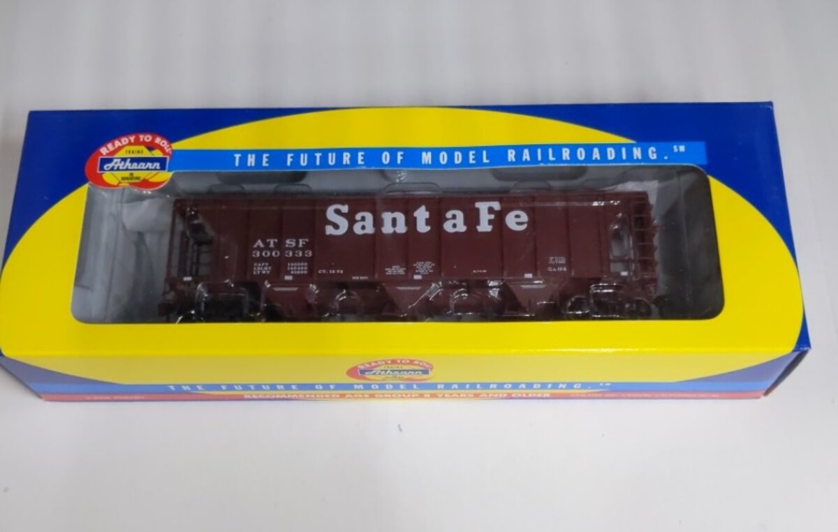 Athearn 89017 HO Santa Fe PS-2 2893 Covered Hopper Car #300333